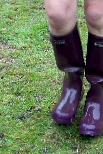 Welly Sploshing u čizmama bez gaćica!