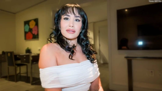 Ich jage meine stiefmutter nackt, bis sie mich fickt!!! Danja angel liebt sperma