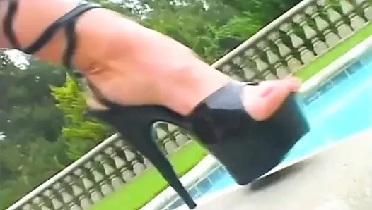 Ateşli seksi bir esmer için vahşi sert anal seks