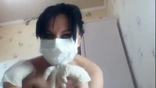 Dev doktor lateks elleri ve büyük çıplak vücuduyla meme vücudunu parçalayacak