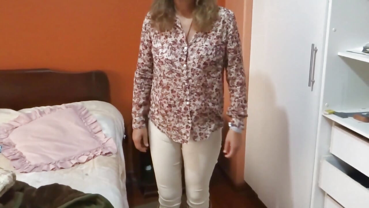 פעם ראשונה שאוננתי מול הבן החורג שלי והוא בא שלוש פעמים, אחת אחרי השנייה.