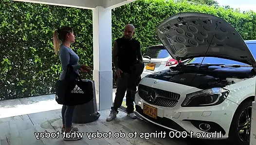 Colombian Woman Cheats on Her Husband with the Mechanic Just Before Leaving for the Gym