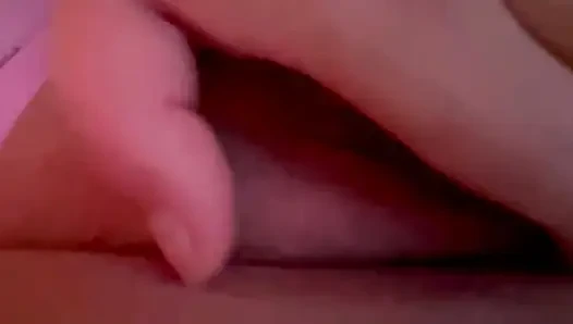 Мастурбация в любительском видео