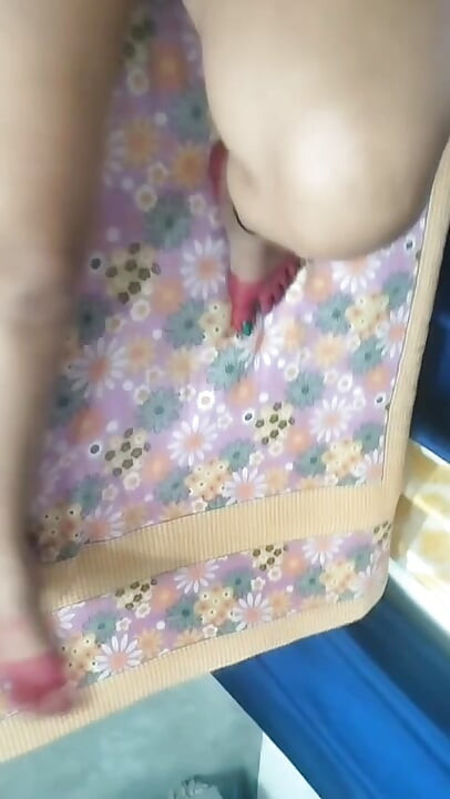 Desi bhabhi ko bahut mana karta tha to take