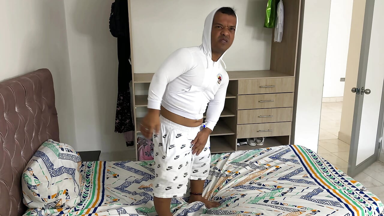 A fun game ends in a hard fuck between the little dwarf vergon and his pregnant stepsister