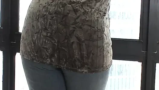 No talk. Just Asian plumper Kelly Shibari sucking and