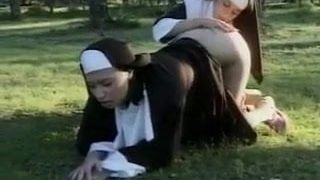 El diablo convierte la santidad en pecado. Monjas lesbianas