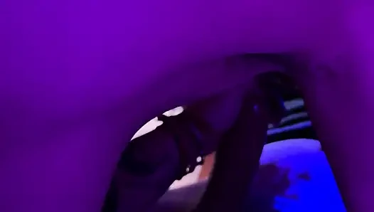 Latin Kahverengi Saçlı, Yaşlı Boğuk Kızı Baştan Çıkarmak Için Striptiz Yaptı Ve Lezzetli Bir Oral Seks Yaptı
