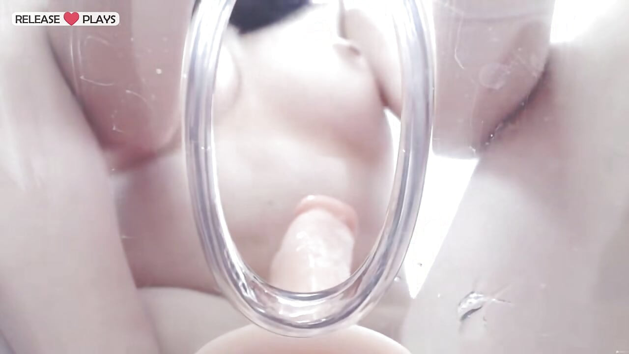 見逃せない美しさとクリスタルクリアな魅力が、驚くほど強烈なソロ快楽を披露します
