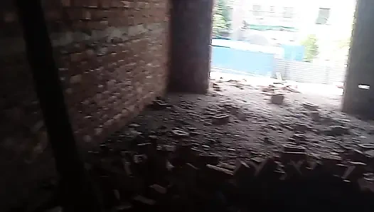 Aaj morning time mein land khada ho gaya building mein desi aunty ki sexy chudai