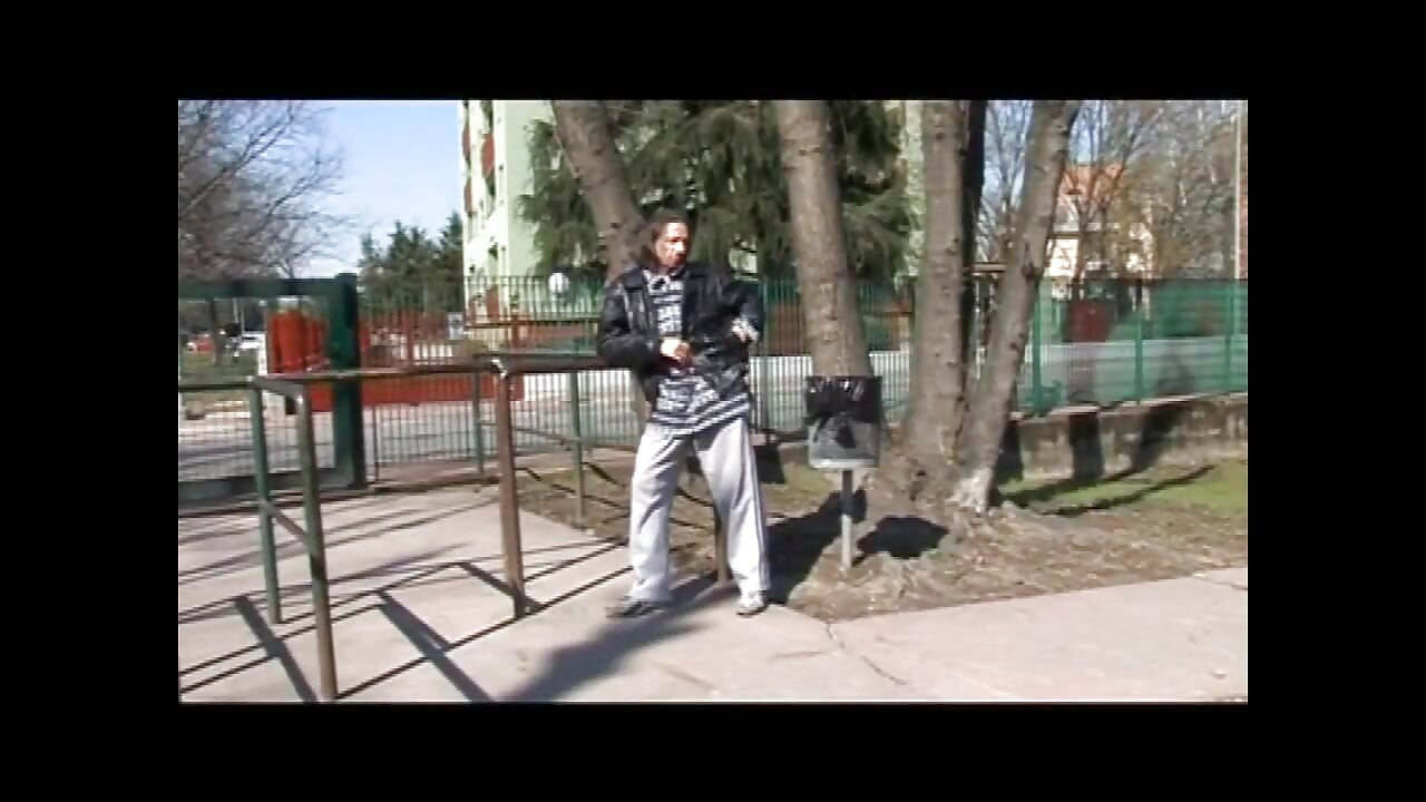 La matrigna perversa e calda ama il cazzo grande e enorme