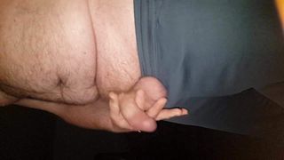 Jovem macho acariciando pau grosso ejaculação em câmera lenta