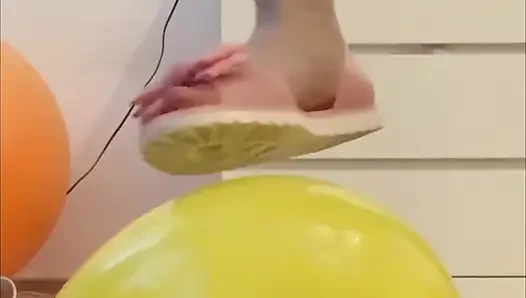 Feet & Balloons Crushing