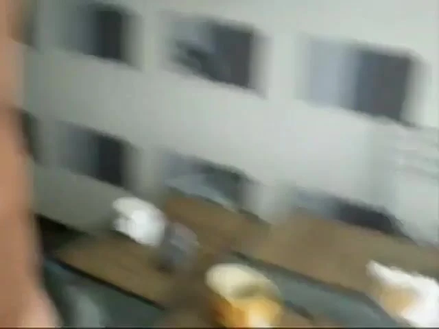 दो लड़कियां लंड चूसती हैं