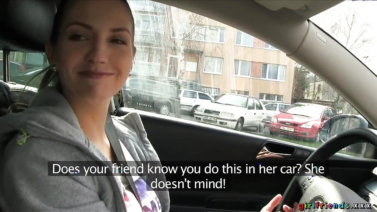 Devojke XXX - nedeljna vožnja se pretvara u takmičenje u jedenju pičke