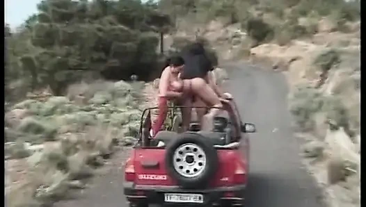 Bazı sürücülere yarağı dava eden olgun sürtükler için yolda seks