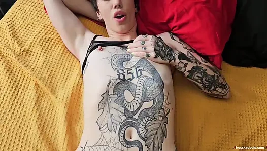 Многократный оргазм, грубый страстный секс с большим хуем, папочка Hoss Kado трахает красивую пирсинговую альт-девушку Salem грубую романтическую