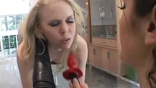 Лесбийское безумие со страпоном