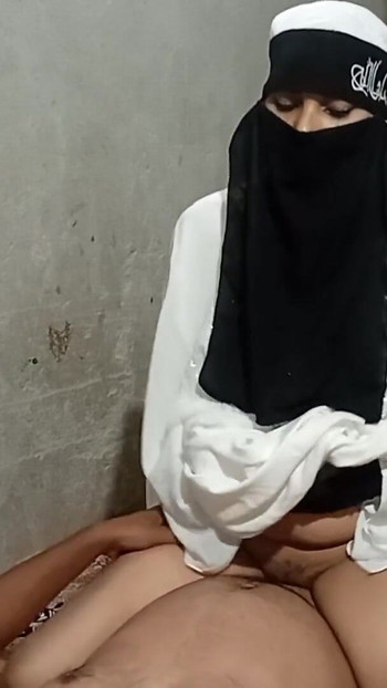 Zapanjujući trenutak iz "Pakistanske muslimanke jahale su na neobrezanom kurcu"