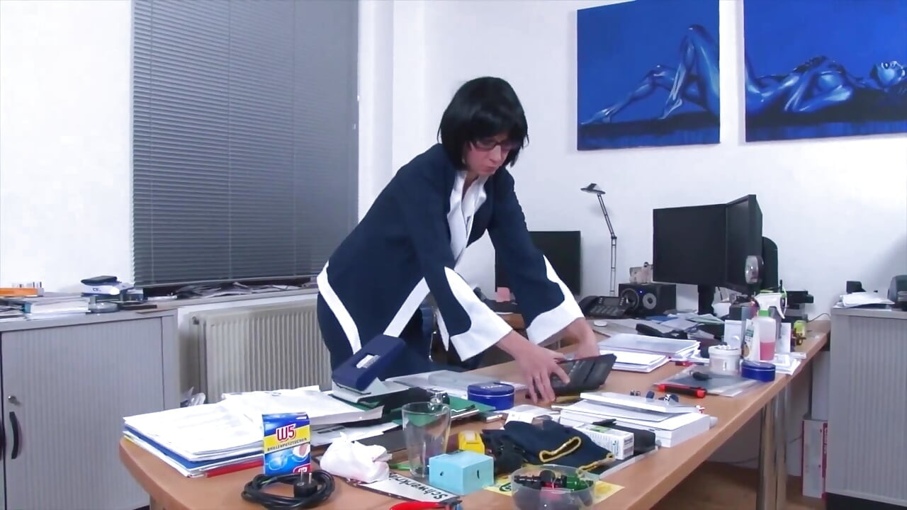 Hot Secretary Sucks Huge Dick and Deep Anal Fuck