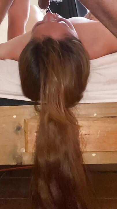 Uwielbiam wkładać mojego penisa do żony mojego przyjaciela i zejść jej do gardła