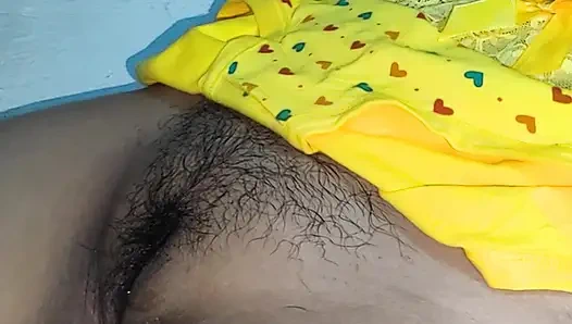 I'm a virgin! Oh yes, that's so good! Slowly penetrate my pussy in this Tamil Indian video.