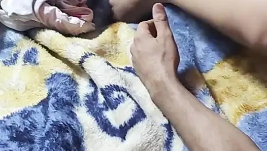 Yeni Faslı seks videosu kocasının evinde erkek arkadaşına kendini sundu.