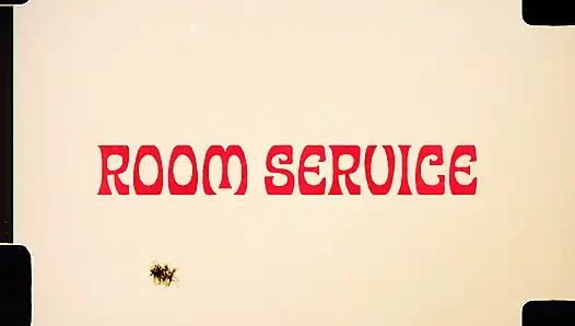 Zimmerservice: Serene siren & Remy rune lesbischer fick