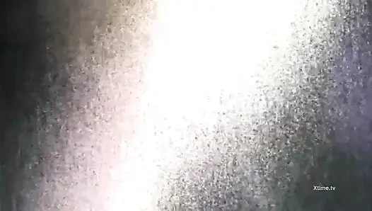 Fetiş elbiseli seksi tıraşlı kızın dilating göt deliği
