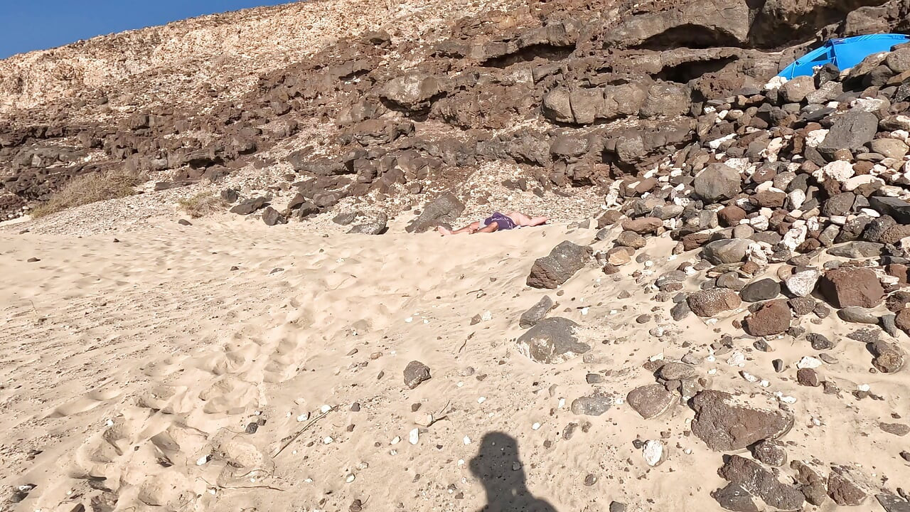 Håndklædehemmelighed - Jeg hjalp ham med at komme under strandhåndklædet