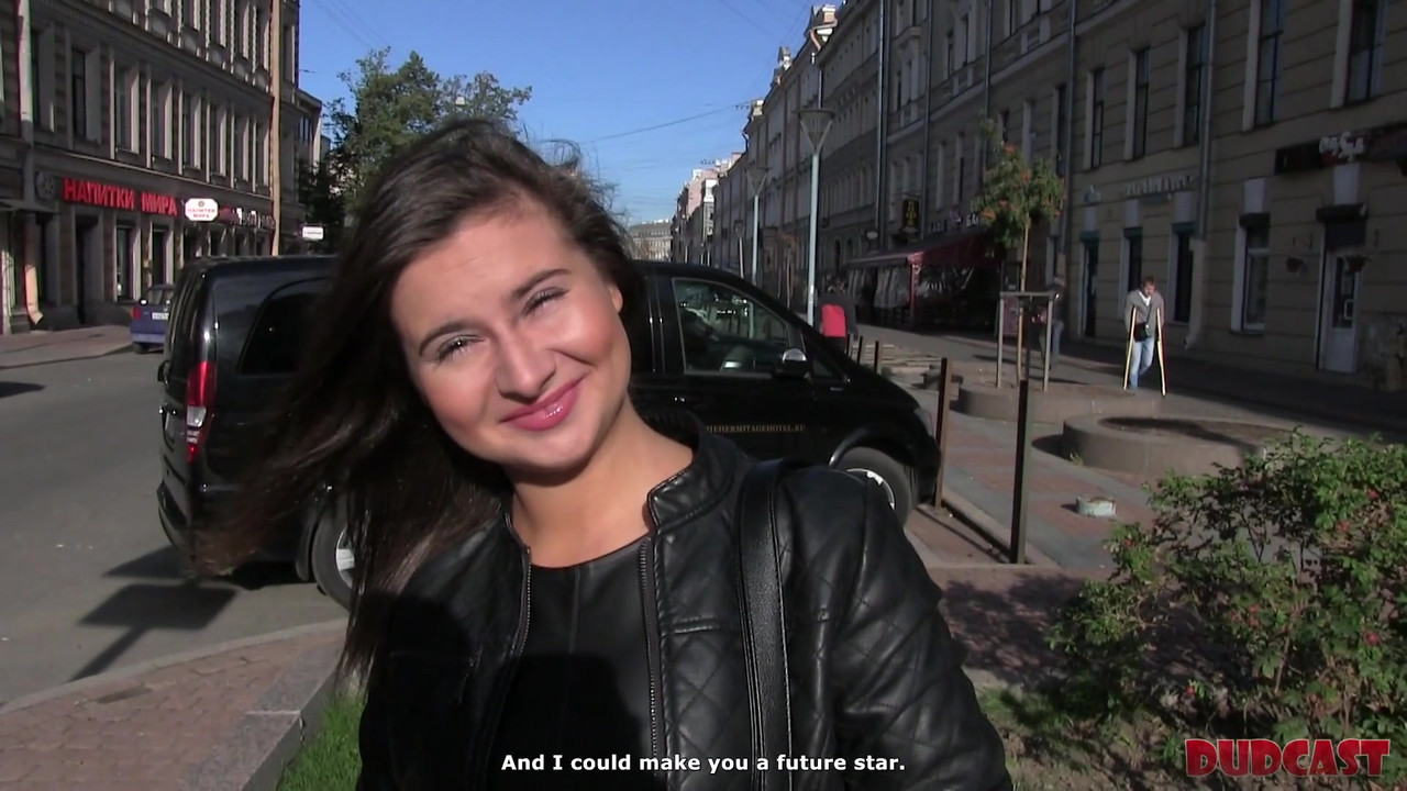 男人利用旧的搭讪计划渗透俄罗斯女孩