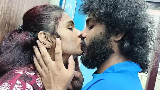 Lip lock dan ciuman lidah