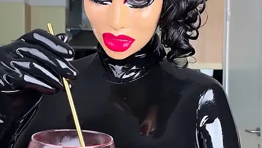 Обычный день в моей латексной жизни