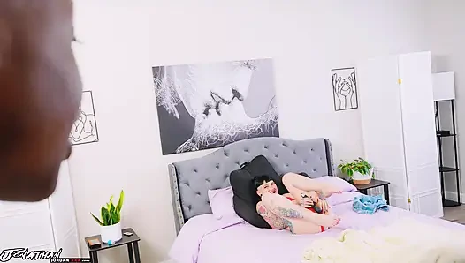 Сумасшедшая соседка по комнате