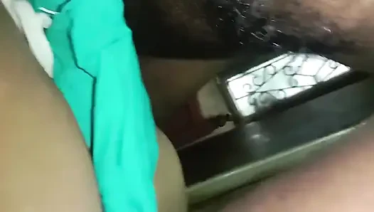 Tante seksi india lagi asik jilat memek istri temannya sendiri