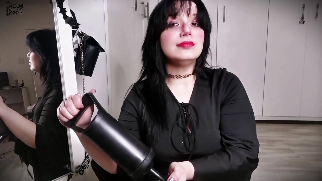 Witch Palm Reader Pumps & Rides You Until You Pop!