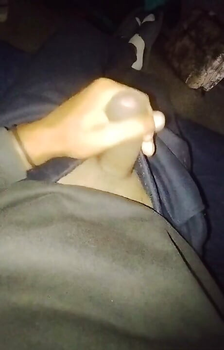 استيقظت وقضيبي واقفا بلا حراك
