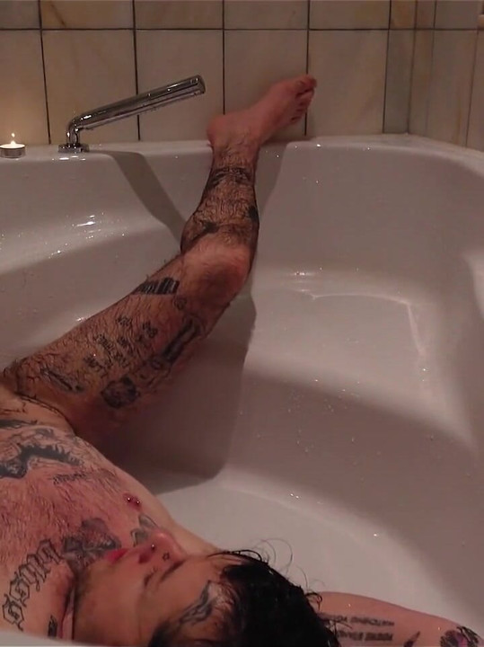 Tattooed Ftm in the Bath! Pink Pussy XXX Skips Lets You Watch