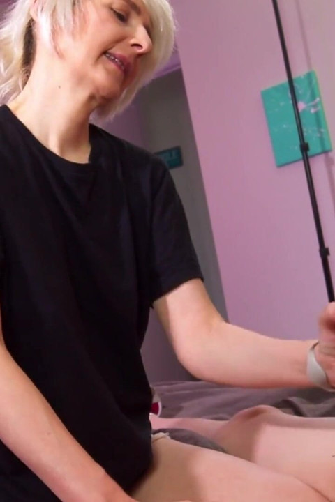 Really Hot Homemade Handjob