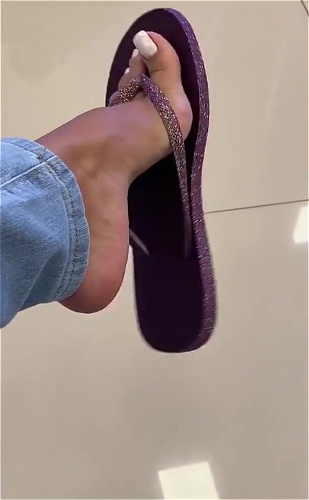 Kiffa Is in a Medical Waiting Room