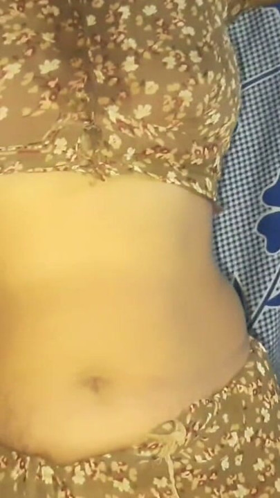 Meri bahan mujhe apni saari oonchi kar moti gand dikhaakar jor se chodna ke lie kahti hai bahan ki chikni khoobsoorat choot ko chod kar bhosra bana diya hai | klip 1