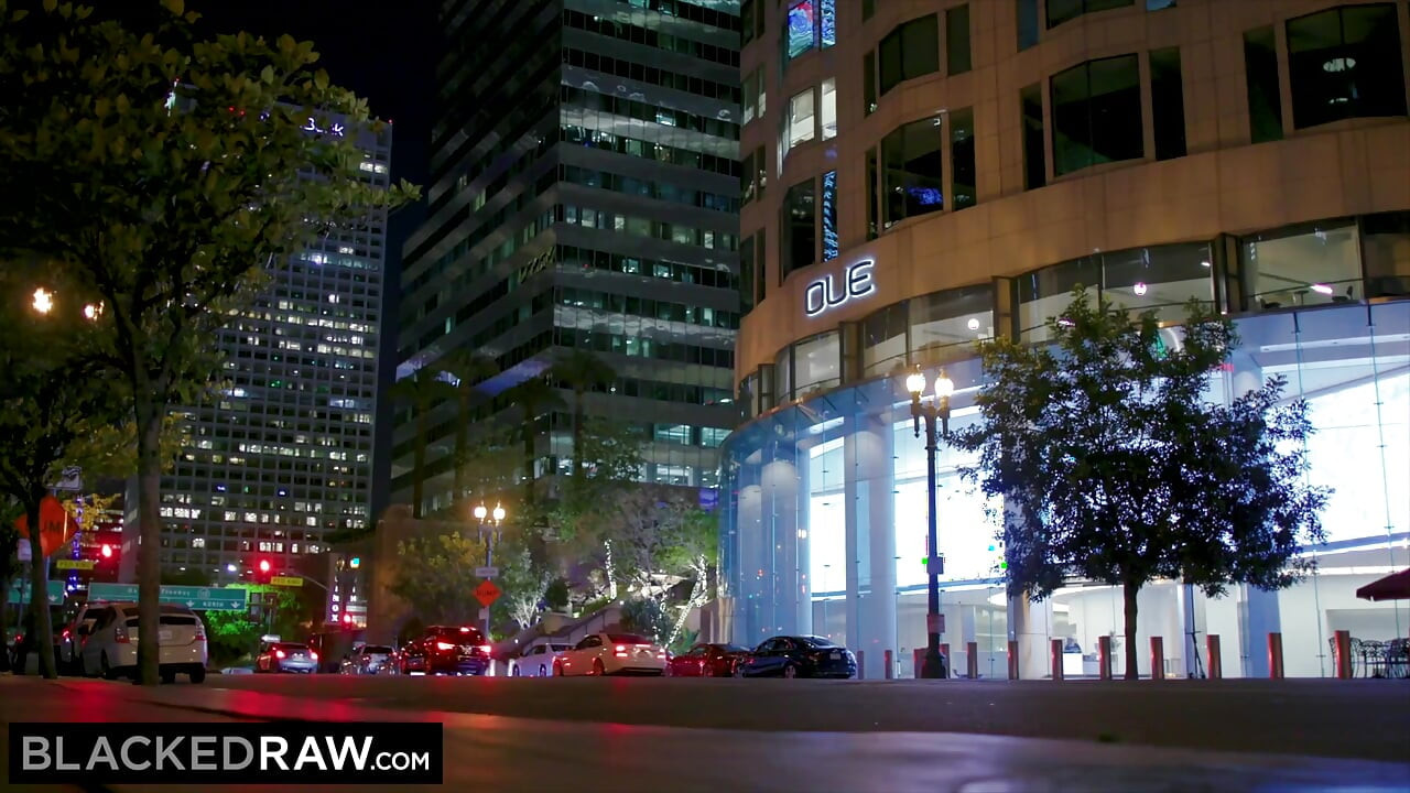 BLACKEDRAW - สาวผมบลอนด์หุ่นดีคนนี้บอกว่าเธอทําอะไรเพื่อควยใหญ่ผิวดํา