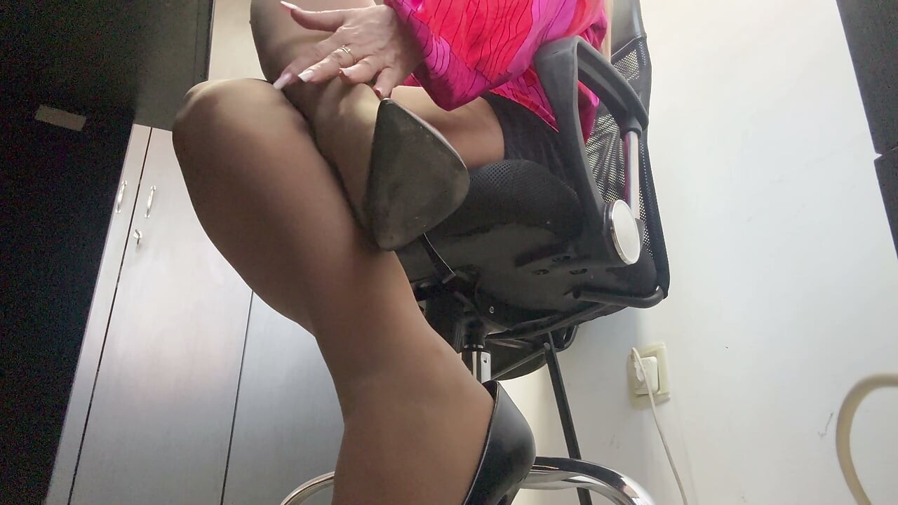 Naughty stepmom Michelle rubs her pussy through her pantyhose under the desk.