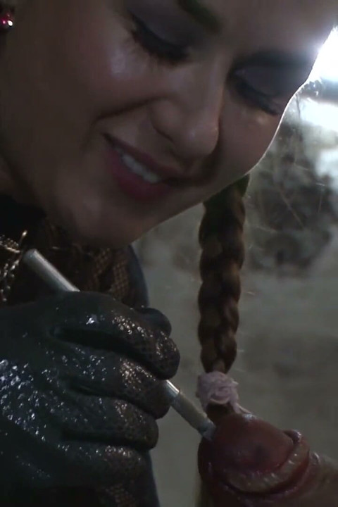 aaie aapki poonchh ko trim karen aur usmen aag laga den!