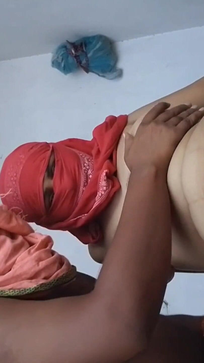 Indiana faz sexo duro com cunhado e fode no quarto com áudio hindi | Clipe 1