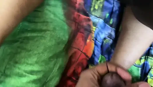 Çılgın üvey oğul oynarken üvey annesini sikiyor, Hintçe ses