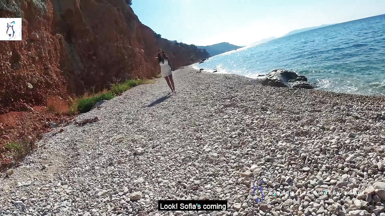 Seks di luar ruangan yunani: seks threesome nakal di pantai