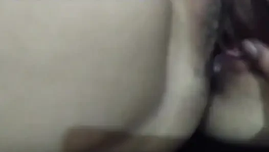 Cewek sange ini lagi asik mainin memeknya sampai muncrat berujung dengan seks liar