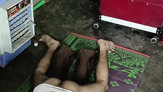 Большая молодая сосет член раком