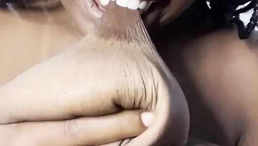 Ich beiße in meinen riesigen, köstlichen